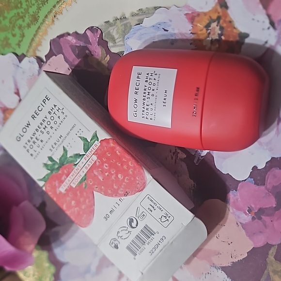 No longer avail Glow Recipe Strawberry BHA Pore-Smooth Blur Drops Serum 1 fl oz - Picture 15 of 16